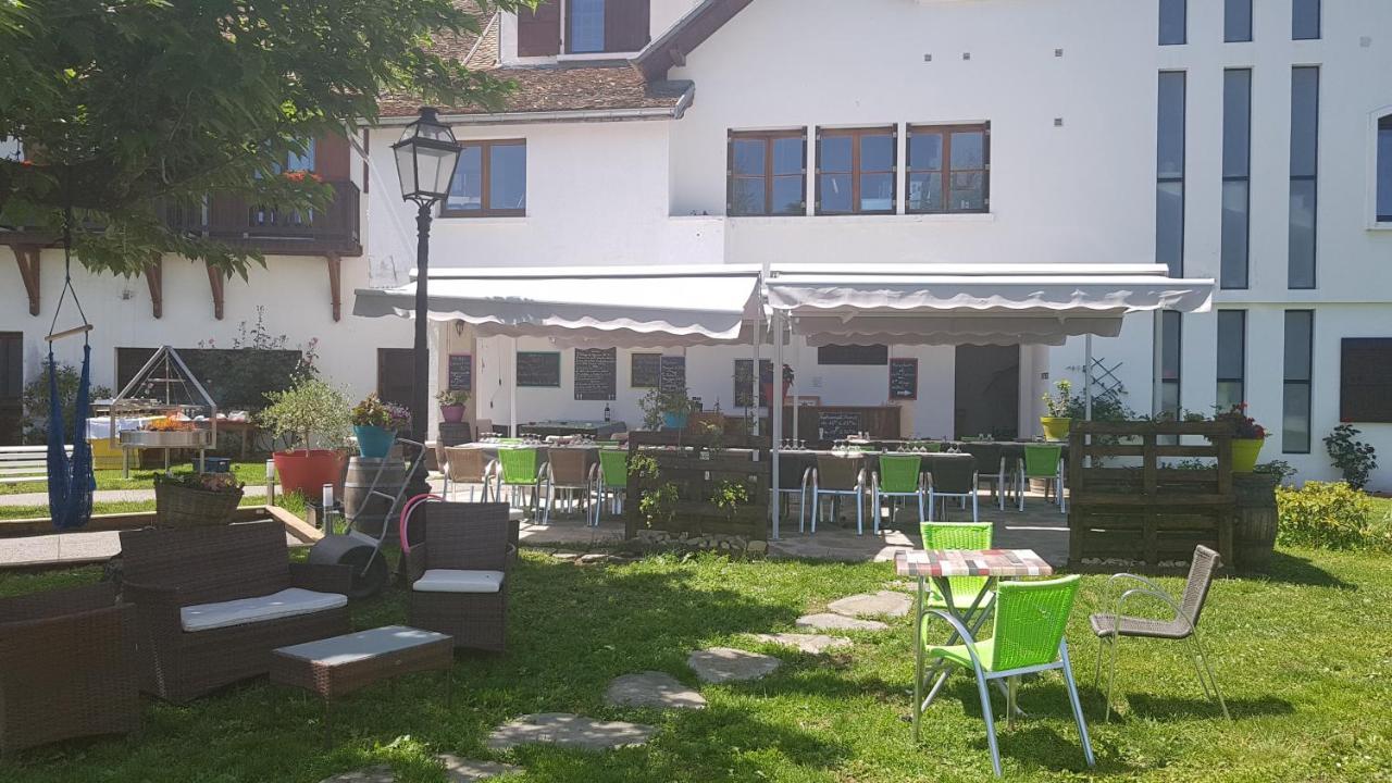Hotel Restaurant Le Traineau Clelles Exterior photo
